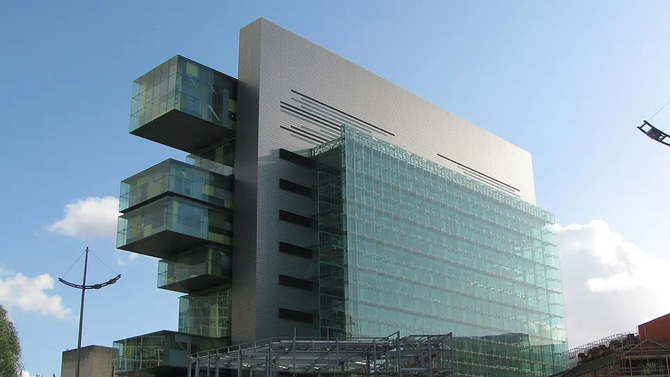 Manchester destination photo: Manchester Civil Justice Centre from Bridge Street