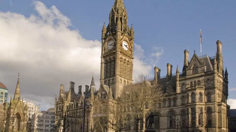 Manchester destination photo: Manchester Town Hall from Lloyd St