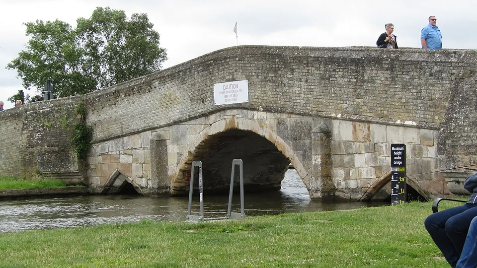 Norfolk Broads destination photo: -2021-07-15 Potter Heigham old bridge, River Thune