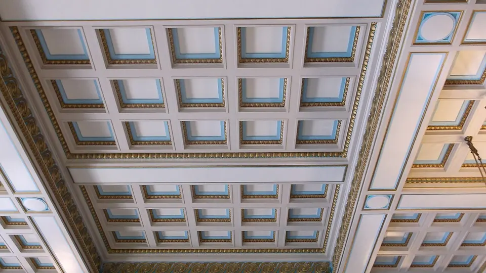 Nottingham destination photo: Ballroom in Nottingham Council House (ceiling)