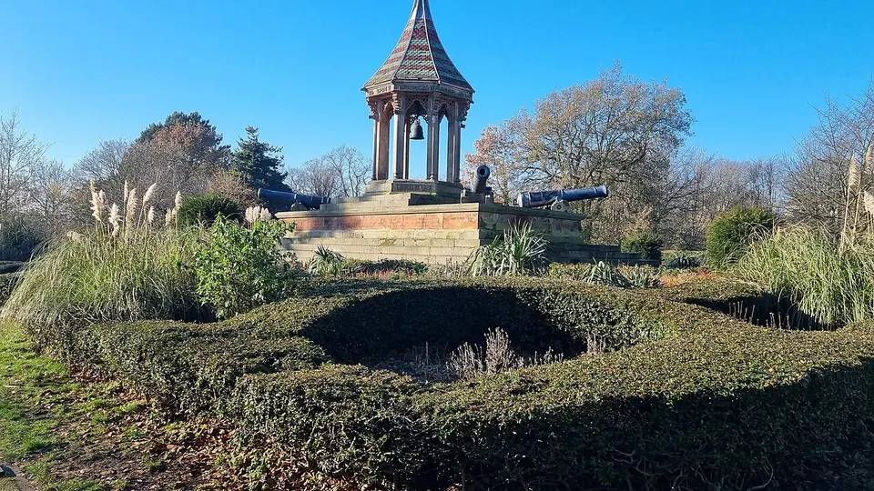 Nottingham destination photo: Chinese Bell Tower, Nottingham Arboretum 01