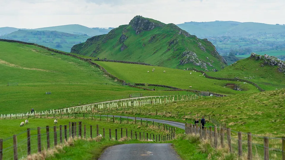 Peak District and Bakewell destination photo: Chrome Hill and Pastoral Landscapes – Peak District National Park