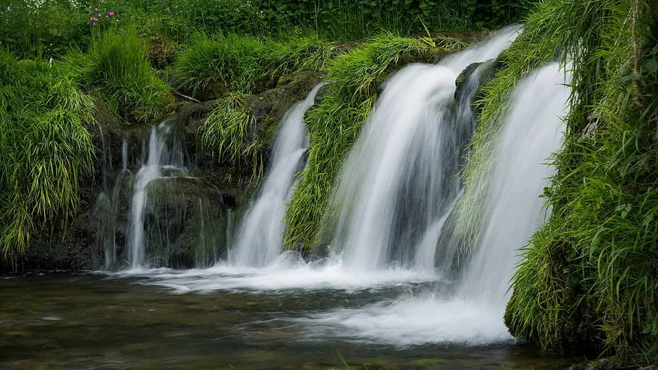 Peak District and Bakewell destination photo: Lathkill Dale Waterfall Peak District 2023 01