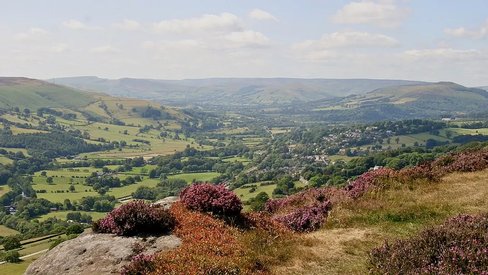 Peak District and Bakewell destination photo: Near Hathersage, Peak District 8 (cropped, edited)