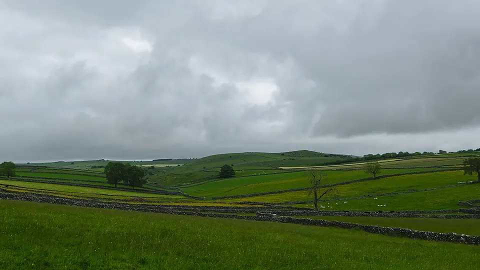 Peak District and Bakewell destination photo: Peak District (19279406551)