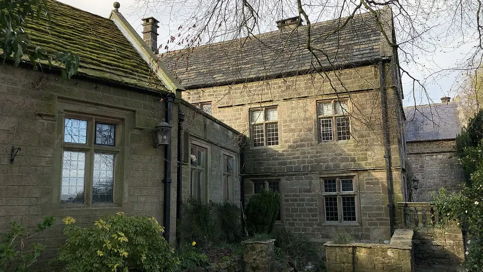 Peak District and Bakewell destination photo: House in Peak District National Park