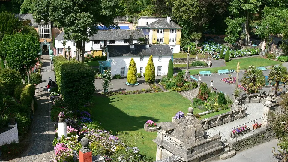 Portmeirion destination photo: Portmeirion - Piazza 1