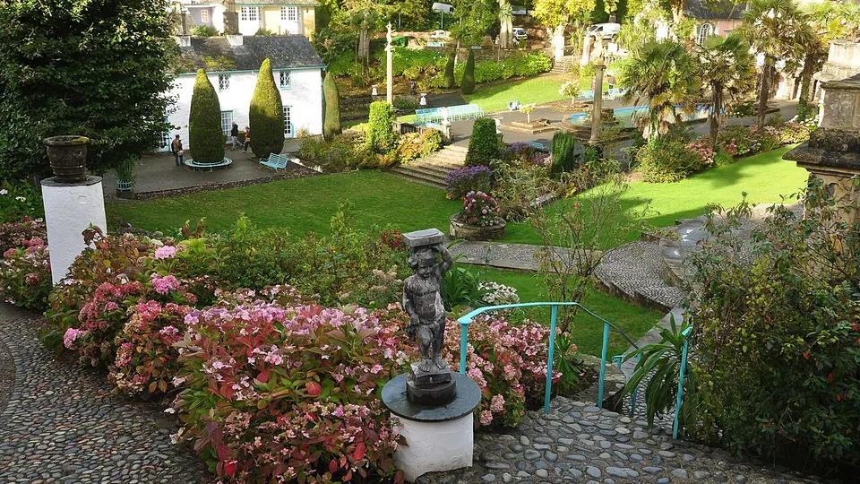 Portmeirion destination photo: Gardens in Portmeirion (7692)