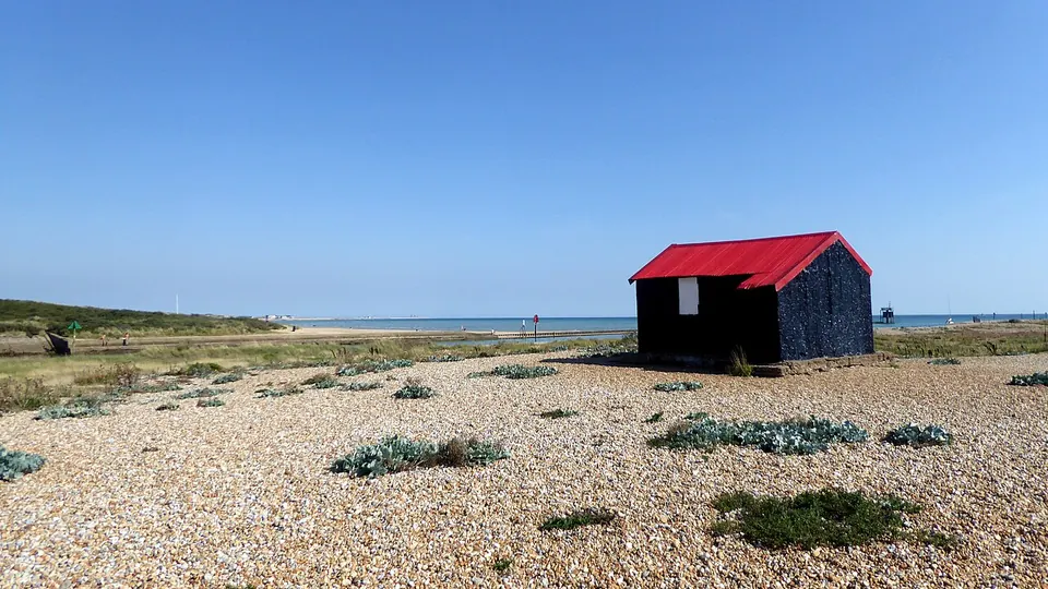 Rye destination photo: Hut by the River Rother at Rye Harbour