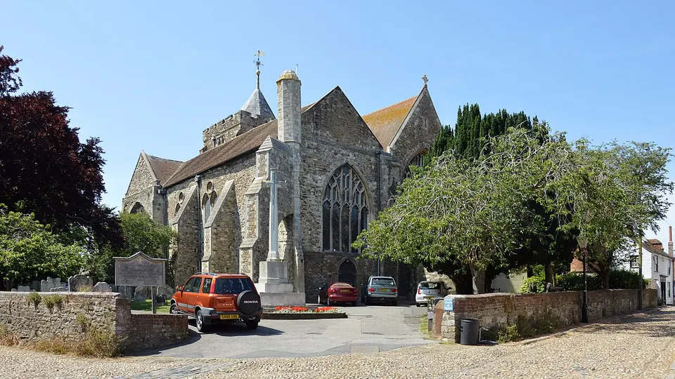 Rye destination photo: Churchyard of St Mary's Church, Rye (east corner)