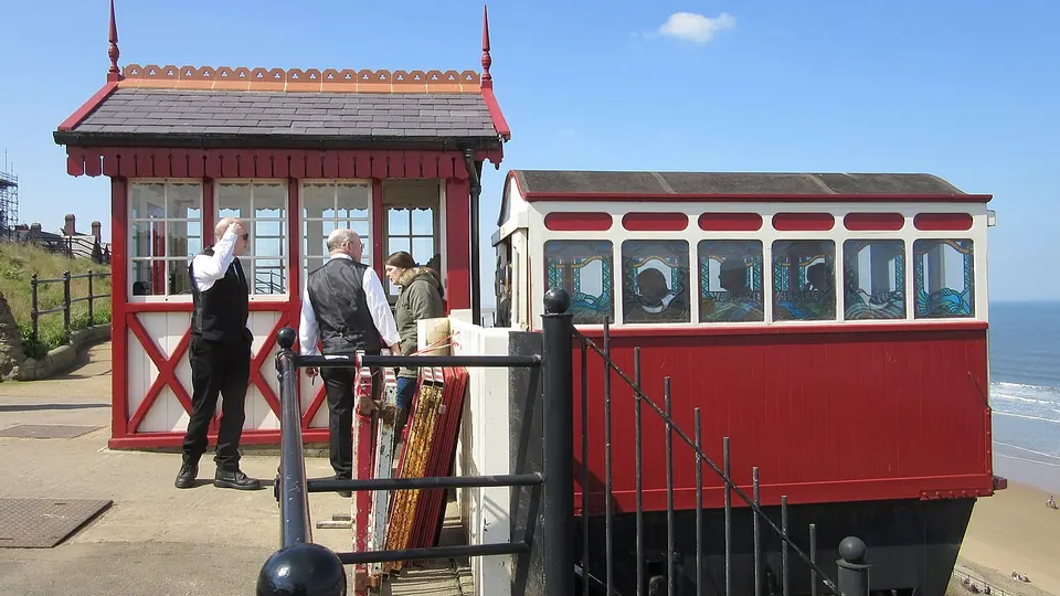 Saltburn-by-the-Sea destination photo: Saltburn Cliff Lift, Lower Promenade, Saltburn-by-the-Sea (April 2016) (5)