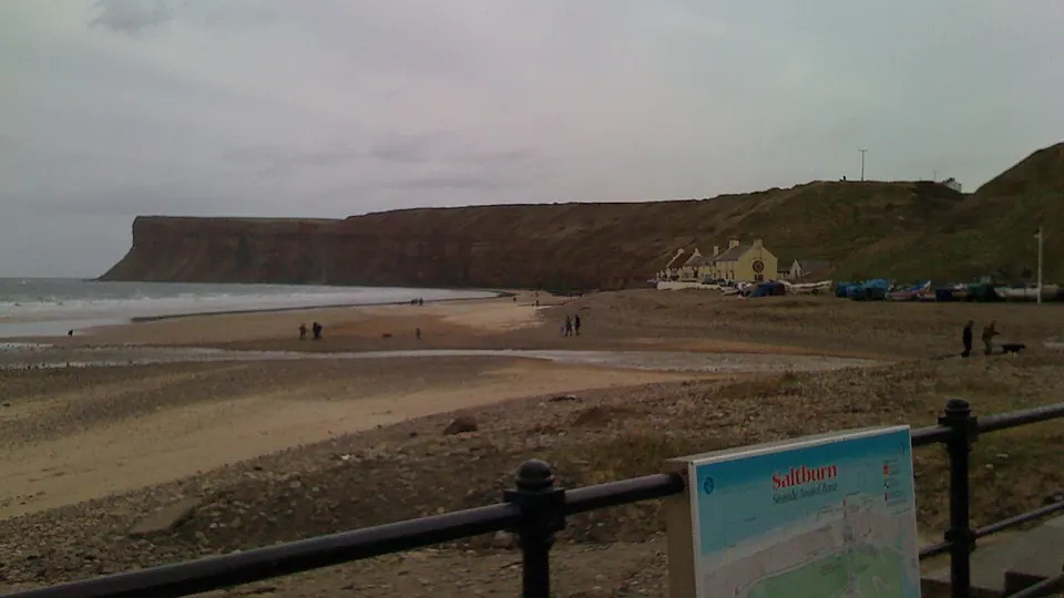 Saltburn-by-the-Sea destination photo: Saltburn seafront looking towards Huntcliff