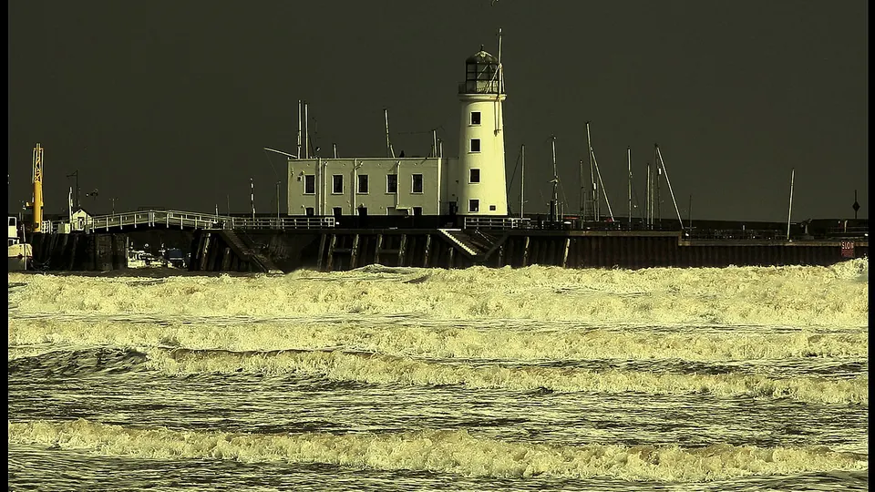 Scarborough destination photo: Scarborough Lighthouse, Vincent Pier, Scarborough, North Yorkshire