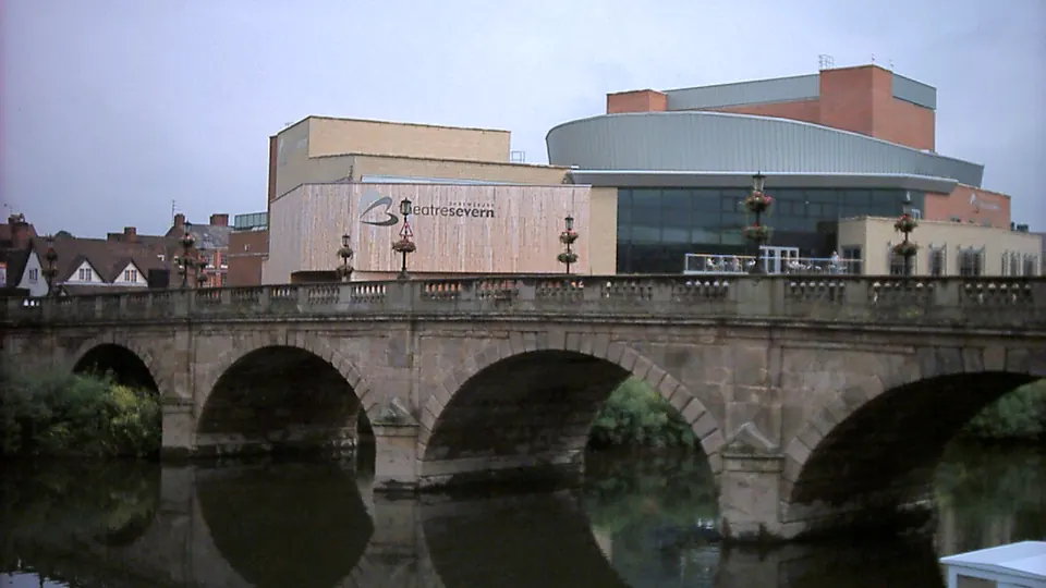 Shrewsbury destination photo: Benkid77 Shrewsbury Welsh Bridge 270609