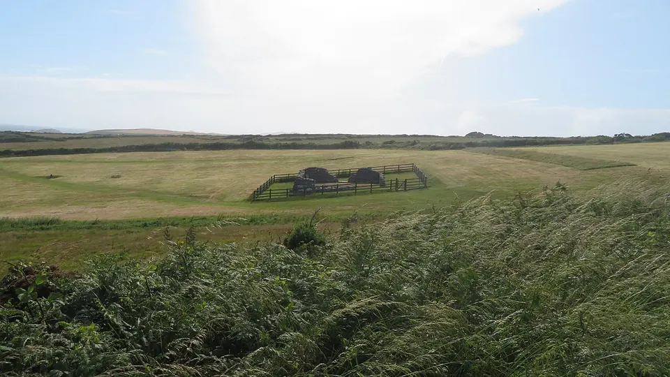 St Davids destination photo: Capel y Santes Non, Tyddewi, Sir Benfro - St Non's Chapel, St Davids, Wales 01