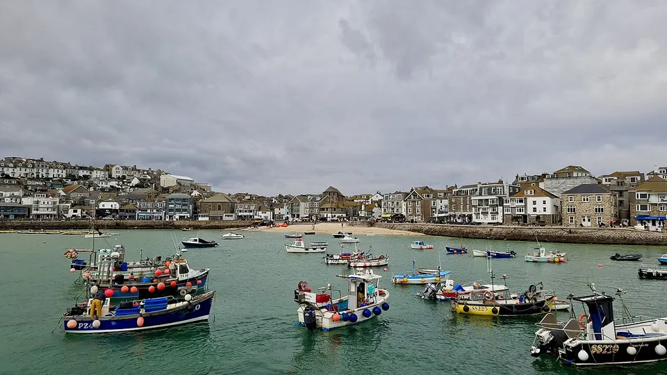 St Ives, Cornwall destination photo: Boats and view of St Ives Cornwall