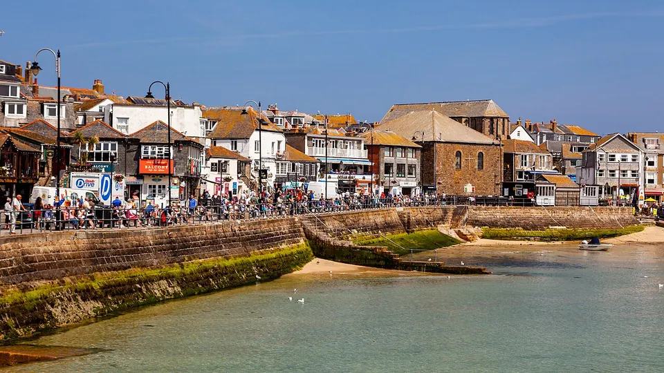 St Ives, Cornwall destination photo: St Ives Cornwall Harbour promenade