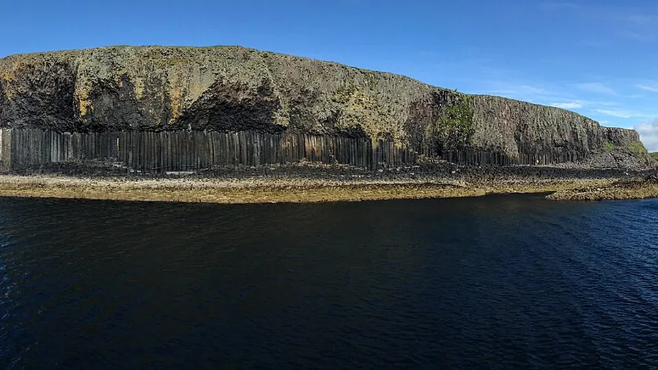 Staffa and Fingals Cave destination photo: Fingal's Cave, Staffa (20275819421)