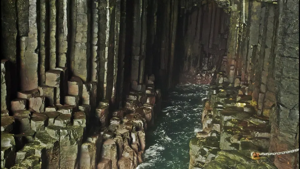 Staffa and Fingals Cave destination photo: Fingal's Cave Staffa (6143869489)
