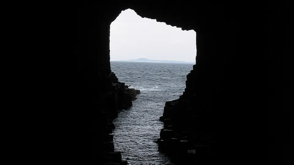 Staffa and Fingals Cave destination photo: Fingals cave Staffa Iona Scotland deepInside