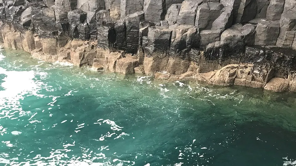 Staffa and Fingals Cave destination photo: Fingals cave water view