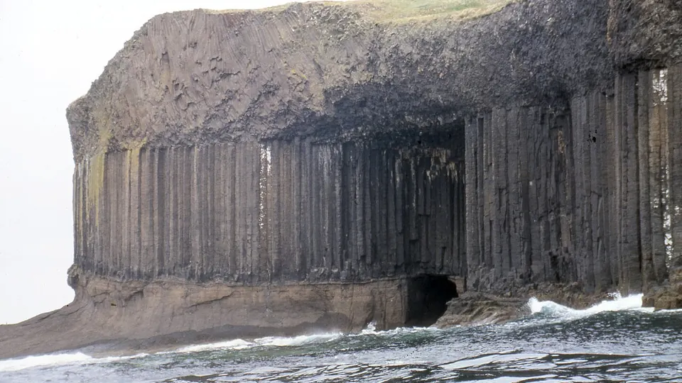 Staffa and Fingals Cave destination photo: Fingals cave entrance staffa