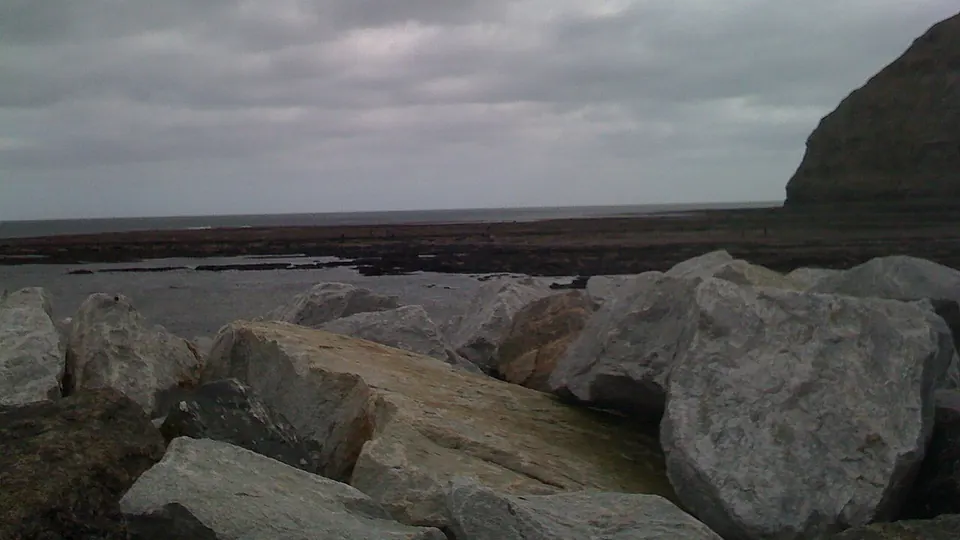 Staithes destination photo: Beach at Staithes - panoramio