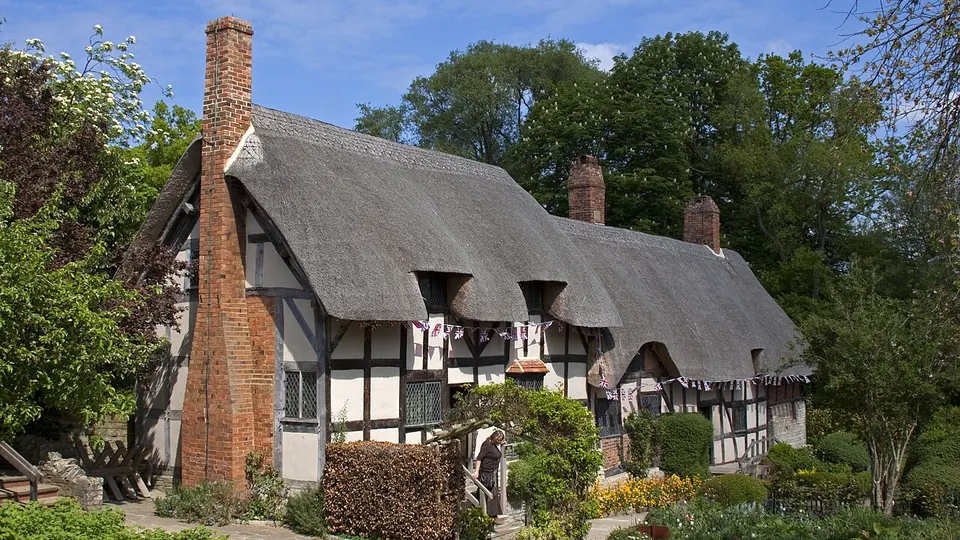 Stratford-upon-Avon destination photo: Anne Hathaways Cottage 1 (5662418953)