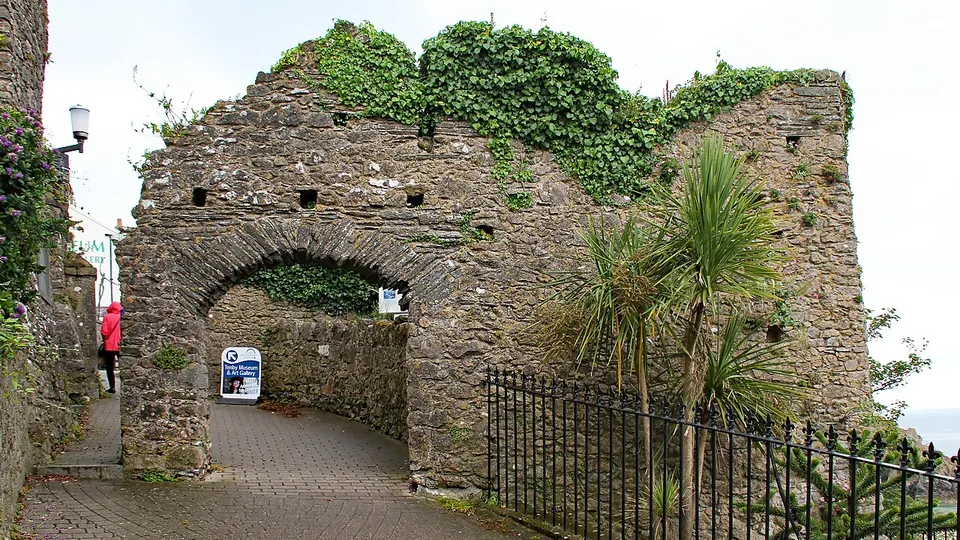 Tenby destination photo: Tenby town wall 3 (35459442792)
