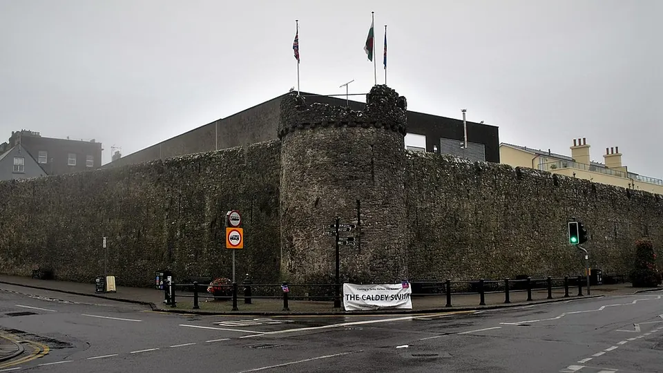 Tenby destination photo: Cropped image of the Tenby town walls (August 2017)