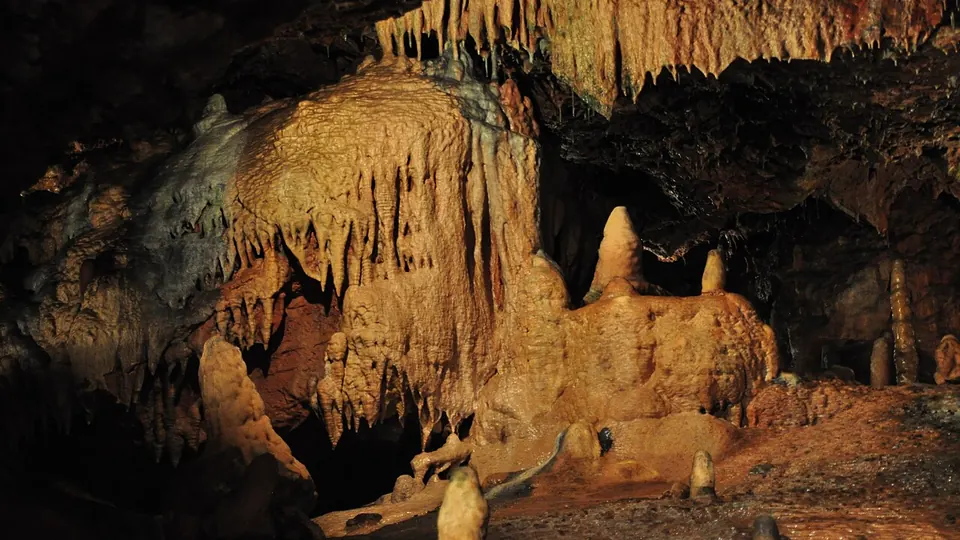 Torquay and the English Riviera destination photo: Kents Cavern (7036)