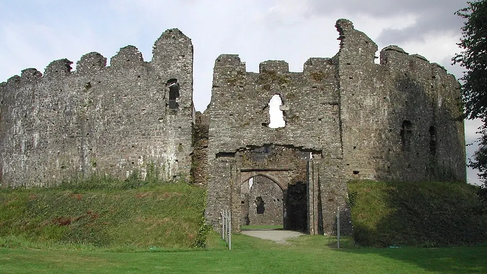 Totnes destination photo: Totnes Castle, Devon