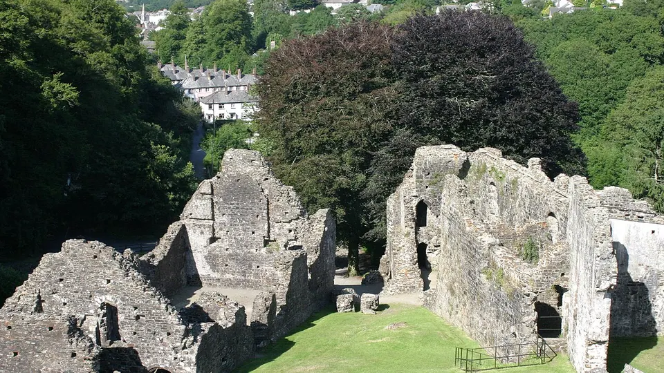 Totnes destination photo: Totnes Castle, Devon - 51802607617