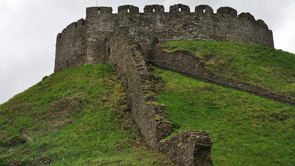 Totnes destination photo: Totnes Castle 2