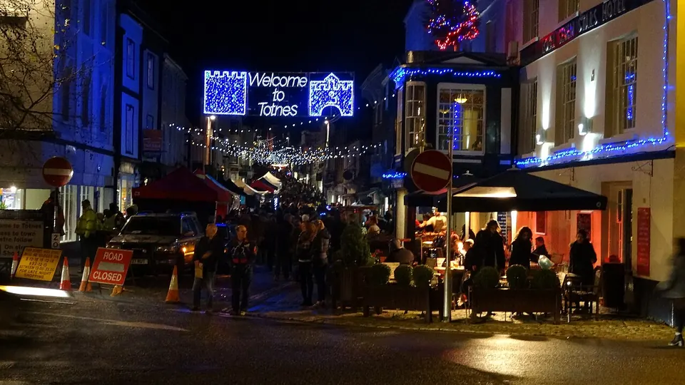 Totnes destination photo: First 2015 Totnes Christmas Market (23318201930)