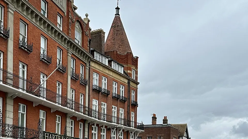 Windsor destination photo: Thames Street, Windsor, Berkshire