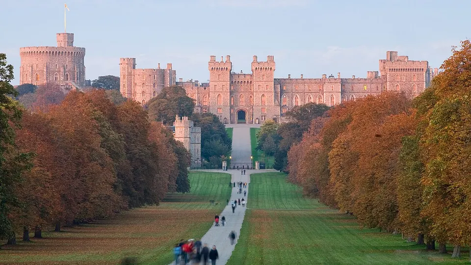 Windsor destination photo: Windsor Castle at Sunset - Nov 2006