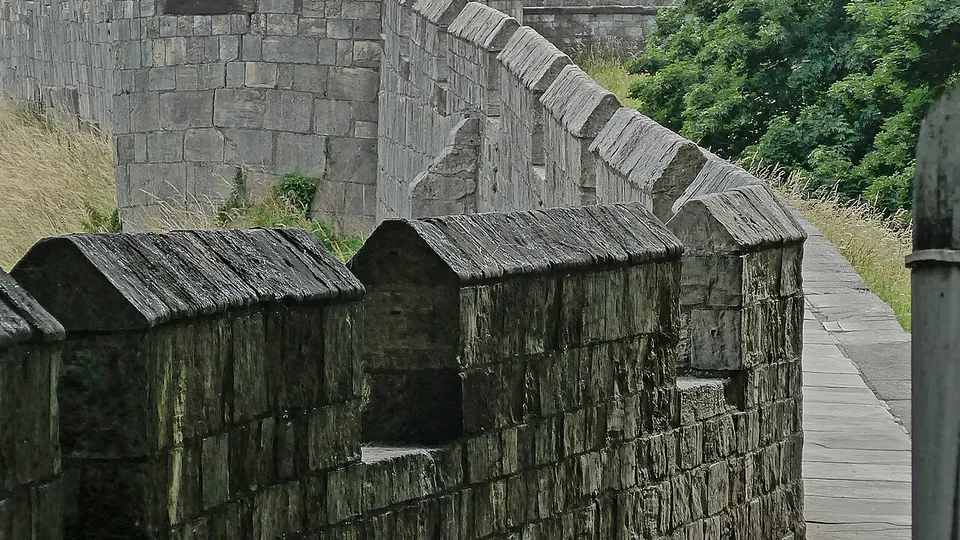 York destination photo: City Walls, York (19998178892)